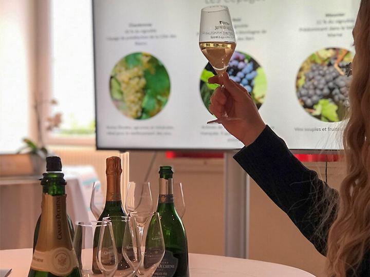 Produktbild Smartbox Einführung in die Sabrage-Technik und Champagnerverkostung in der Nähe von Reims für 2 (2 Pers.)