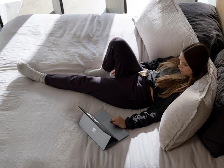 Immagine prodotto Microsoft Surface Laptop Studio (14.40", Intel Core i7-11370H, 16 GB, 512 GB, DE)
