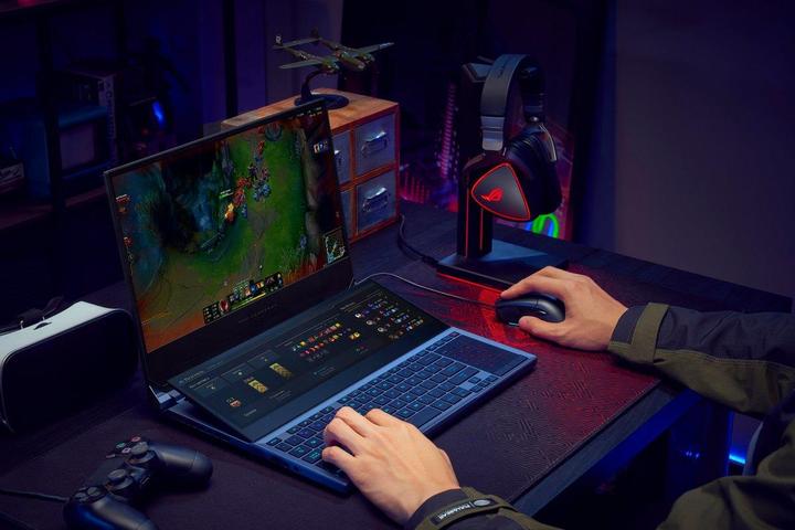 Produktbild ASUS ROG Zephyrus Duo 15 (15.60", Intel Core i9-10980HK, 32 GB, 2000 GB, CH)