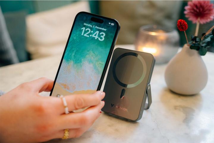Produktbild Verbatim Charge ‘n’ Go Power Bank with Stand Magnetic Wireless 10000mAh - Grey (10000 mAh, 20 W, 37 Wh)