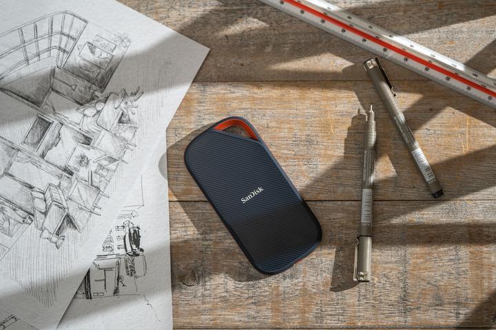 Actual product image SanDisk Extreme PRO with USB4 (2000 GB)