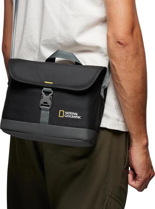 Immagine prodotto National Geographic Borsa per fotocamera media nera (Borsa a tracolla per fotocamera, 6.25 l)