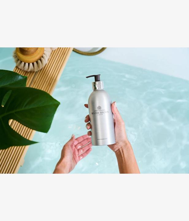 Actual product image Molton Brown Infinite Bott Black Pepper Bath & Shower Gel (400 ml)