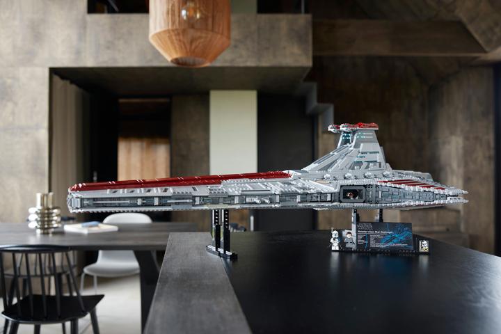 Immagine prodotto LEGO Incrociatore d’attacco della Repubblica classe Venator (75367, LEGO Star Wars, Set LEGO rari)