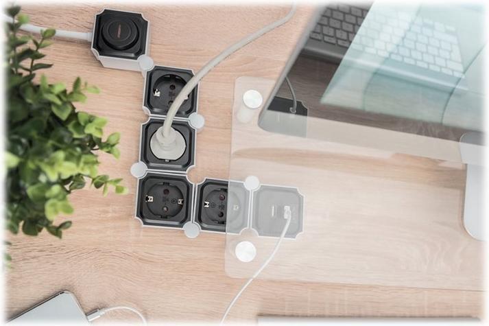 Productafbeelding Digitus Flexibele 4-weg stekkerdoos met 2 USB-poorten & schakelaar (4 x, CEE 7/3, 1.60 m)