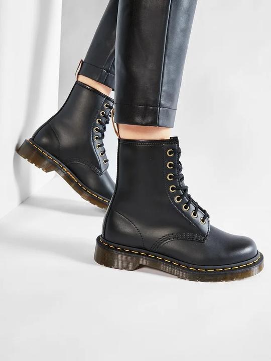 Actual product image Dr. Martens boots (41)