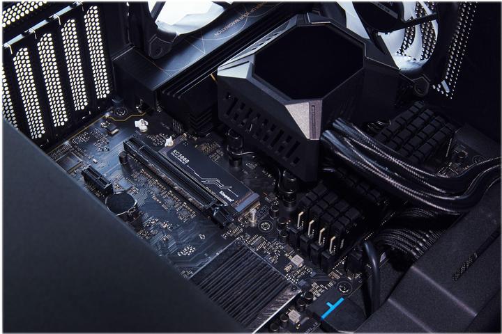 Actual product image Kingston KC3000 (2048 GB, M.2 2280)