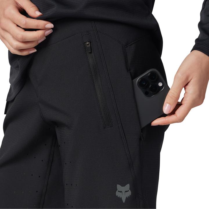 Actual product image Fox Short 24 W Defend Blk (10, M, L, XL)
