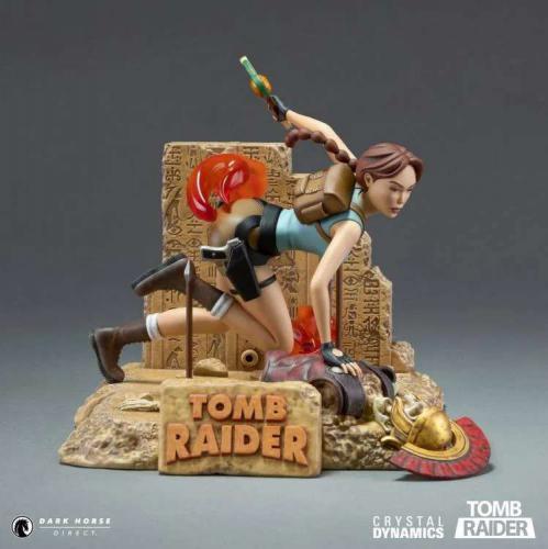 Actual product image Dark Horse Tomb Raider 1996 PVC Statue Lara Croft Classic Era 17 cm