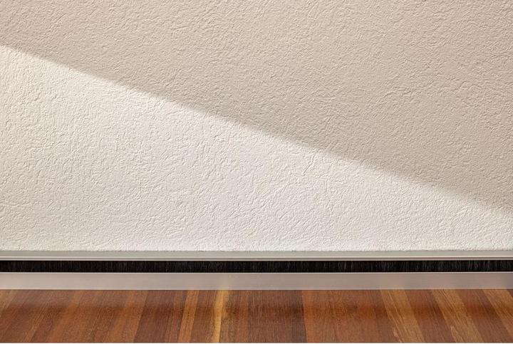 Produktbild Elbro Sockelleistenkanal 2400×60×20mm Silber Bürste schwarz (Kabelkanal, 240 cm)