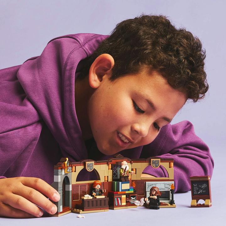 Produktbild LEGO Schloss Hogwarts: Zauberkunstunterricht (76442, LEGO Harry Potter)