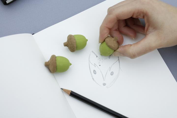 Produktbild Kikkerland Acorn Erasers