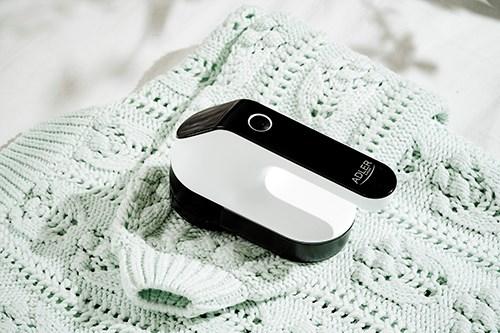 Actual product image Adler | Lint remover LCD | AD 9618 | White/Black | Rechargeable battery
