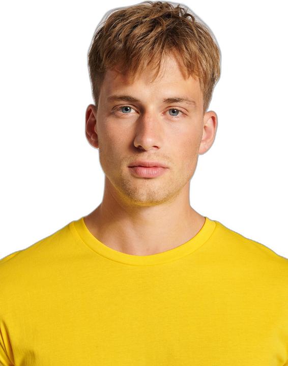 Actual product image hummel Hmlred Basic T-Shirt S/S (S)