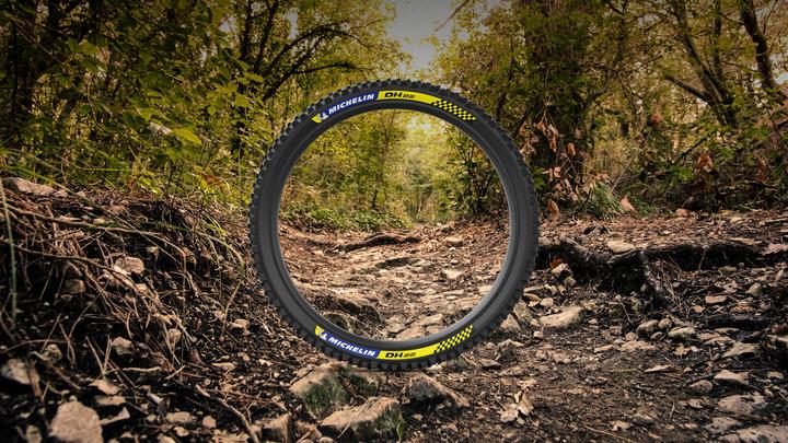 Actual product image Michelin DH 22 (27.5 x 2.40, 61-584)