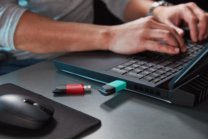 Produktbild Kingston DataTraveler Exodia M (128 GB, USB-A)