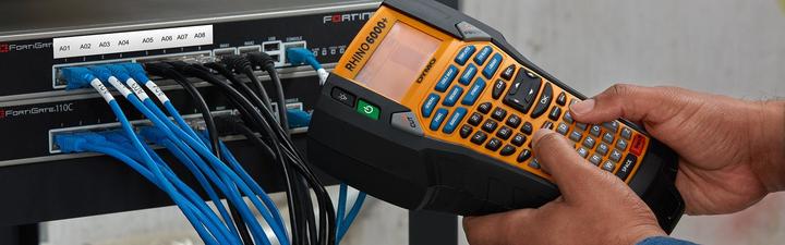 Immagine prodotto Dymo Rhino 6000+ in una robusta custodia rigida ABC UK
