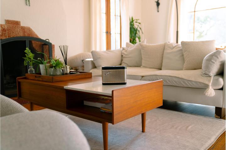 Actual product image Fender Bluetooth Speaker Newport 2 Metal, Red (12 h, Rechargeable battery operated, Electrical connection)