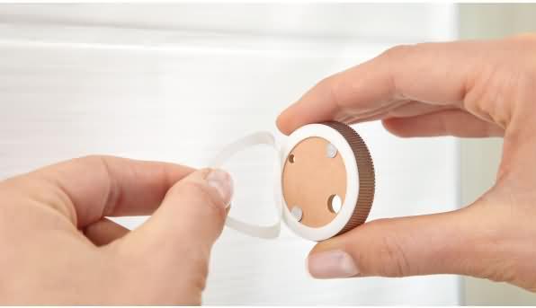 Actual product image tesa SMOOZ soap dispenser incl. adhesive solution without drilling