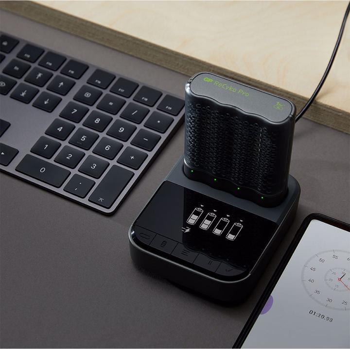 Image du produit GP Batteries ReCyko Pro Dockingstation + 4Port Ladeger./4xAA NiMh 2100mAh (1 pcs, AA, AAA, Piles rechargeables + chargeur)