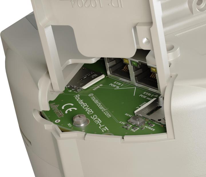 Image du produit MikroTik SXTR&FG621-EA Kit LTE6 (RouterOS L3) avec carte FG621-EA Version internationale