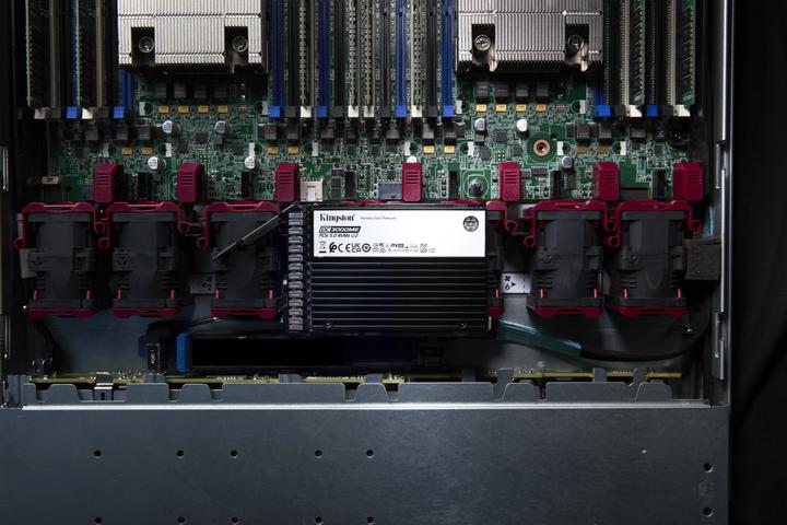 Actual product image Kingston 7.68TB DC3000ME U.2 PCIe 5.0 NVMe TCG Opal Enterprise SSD (7680 GB, 2.5")