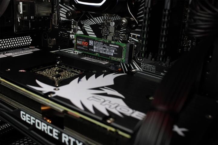 Produktbild Mifcom Savage RTX2080Ti Core i7 Advanced (Intel Core i7-10700K, 32 GB, 1000 GB, GeForce RTX 2080 Ti)