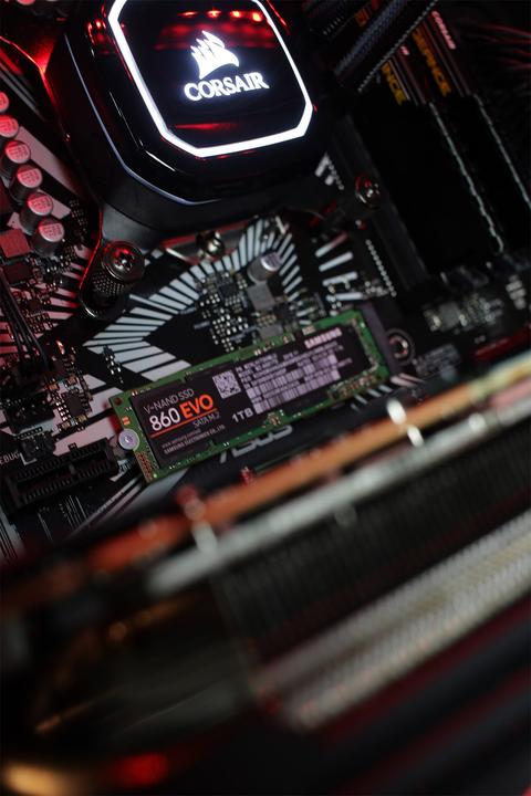 Produktbild Mifcom Savage RTX2080Ti Core i7 Advanced (Intel Core i7-10700K, 32 GB, 1000 GB, GeForce RTX 2080 Ti)