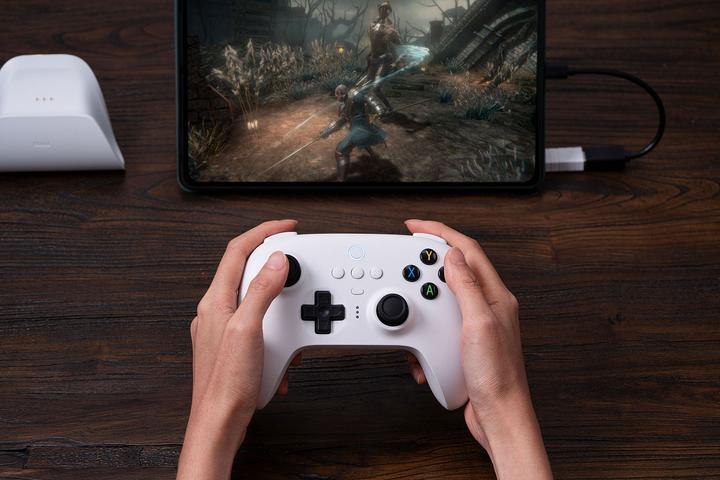 Actual product image 8bitdo Ultimate 2.4G (Android, iOS, PC)