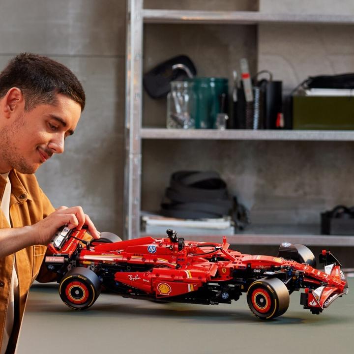 Produktbild LEGO Technic Ferrari SF-24 Formel 1 Rennwagen (LEGO Technic)