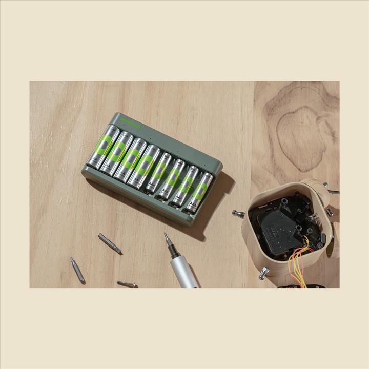 Productafbeelding GP Batteries Econ-oplader E821 + 4xAA (8 Pcs., AAA, AA, 2100 mAh, Oplaadbare batterijen + lader)