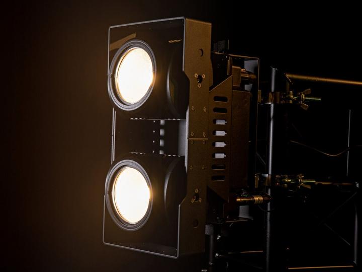 Produktbild Eurolite IP Audience Blinder 2x100W LED COB RGB+WW (100 W, LED)