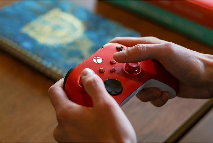 Produktbild Microsoft Xbox Wireless Controller - Pulse Red (Xbox Series S, Xbox One S, PC, Xbox One X, Xbox Series X)