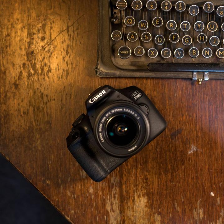 Immagine prodotto Canon EOS 2000D - (EU) (18 - 55 mm, 24.10 Mpx, APS-C / DX)