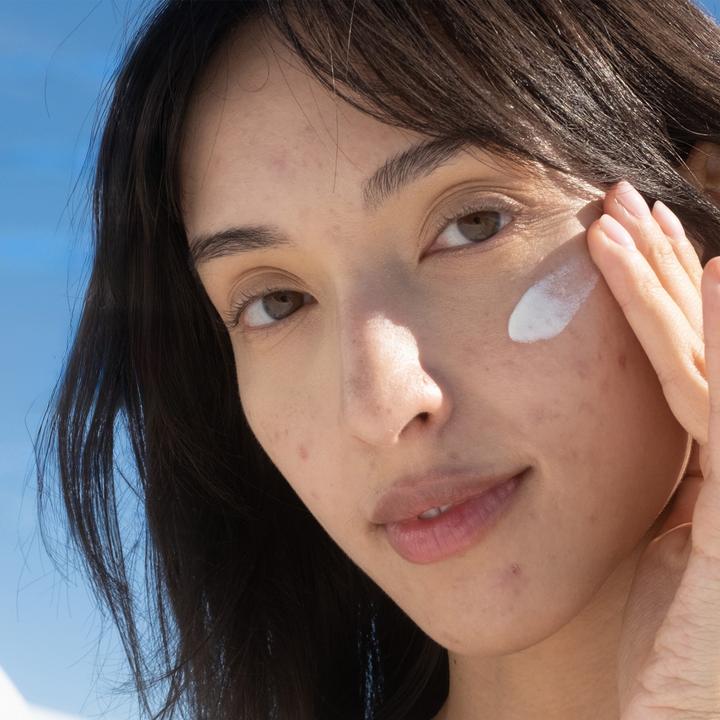 Actual product image Coola Suncare Clear Skin Zinc Oxide Sunscreen (Suntan cream, SPF 30, 33 ml)
