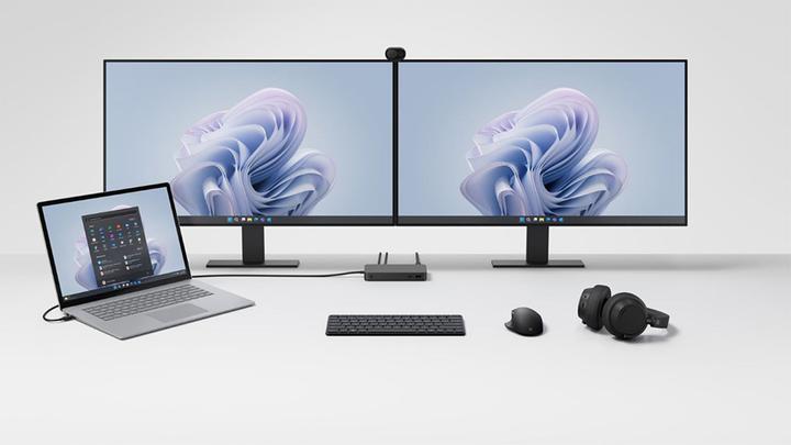 Actual product image Microsoft Surface Thunderbolt 4 Dock (Thunderbolt, 8 Ports)