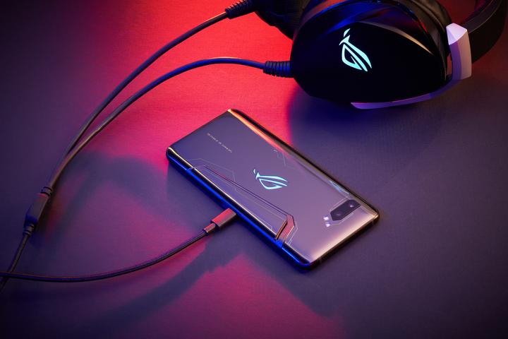 Produktbild ASUS ROG Phone II (128 GB, Black, 6.59", Dual SIM, 48 Mpx, 4G)