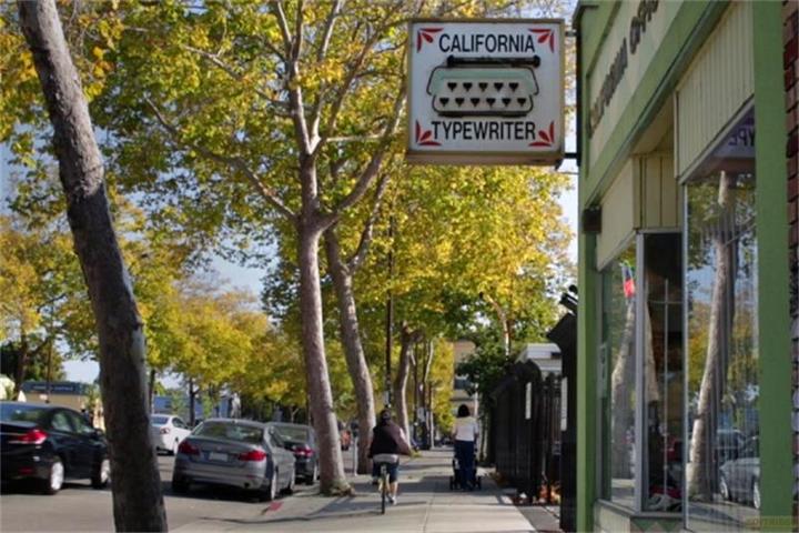 Produktbild California Typewriter - D.Revolution w.m.d.Schreibmaschine geschrieben-DVD (DVD, 2019, Deutsch, Englisch)