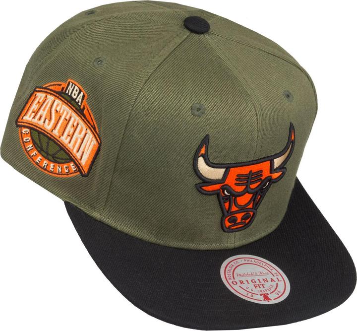 Produktbild Mitchell & Ness Snapback Cap - CORE IV Chicago Bulls oliv (One Size)