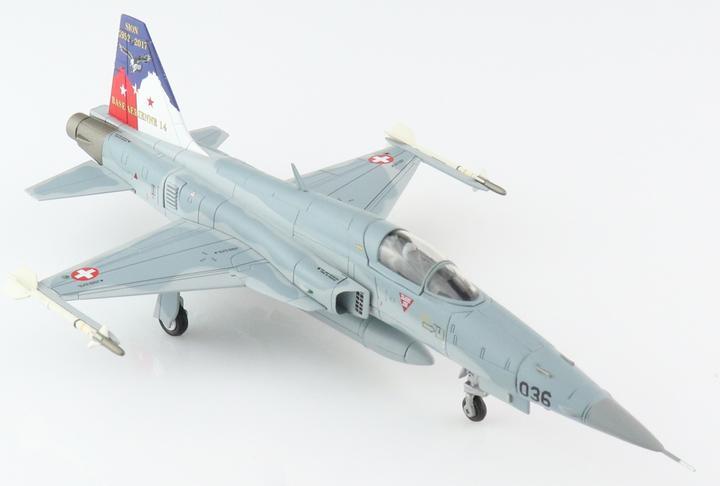 Image du produit Hobby Master Tiger F-5E Airbase Sion 2017 modèle réduit d'avion en métal 1:72 par avec quelques