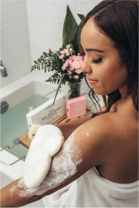 Actual product image Spongellé Contouring Glove - Lavender