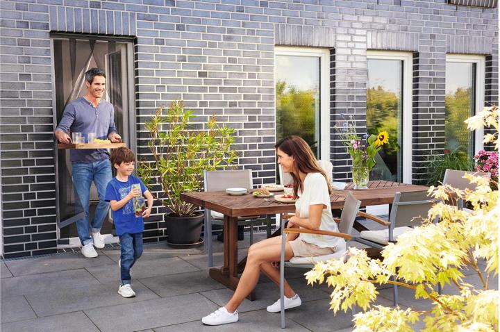 Image du produit tesa Moustiquaire de porte à lamelles en aluminium pour les portes de balcon et de terrasse (95 x 220 cm)