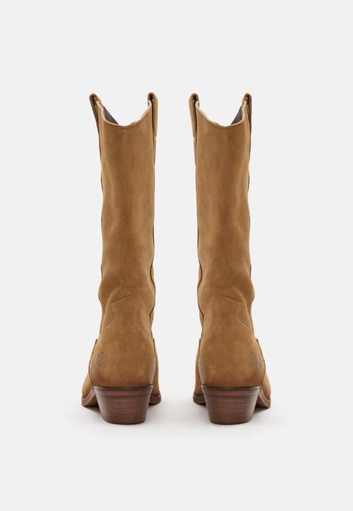 Image du produit Felmini GERBERA 7962 est une remarquable botte de cowboy à mollet moyen qui allie charme rustique et style (39)