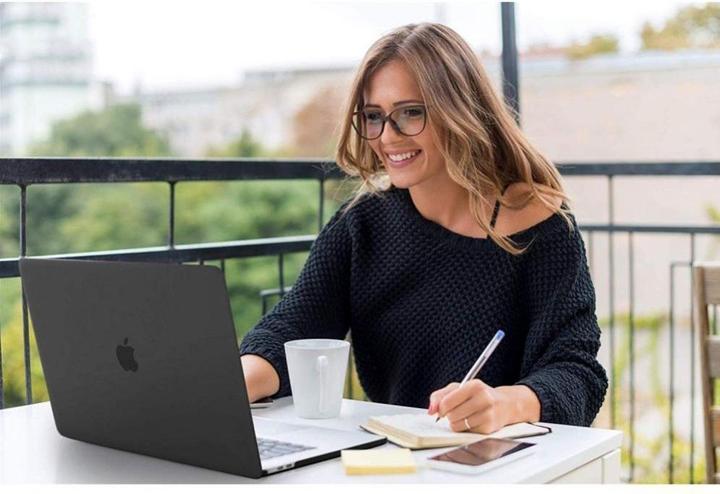 Produktbild Tech-Protect Etui Etui Smartshell Apple MacBook Air 13 2022 Matte Clear (13", Apple)
