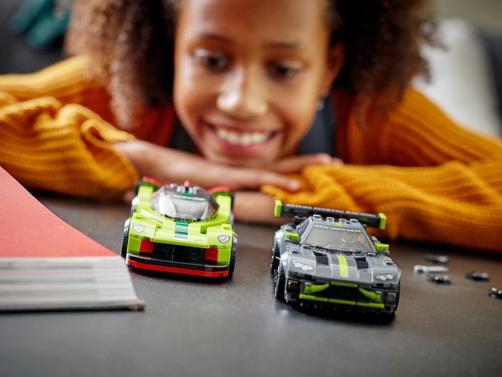 Produktbild LEGO Aston Martin Valkyrie AMR Pro & Aston Martin Vantage GT3 (76910, LEGO Speed Champions)