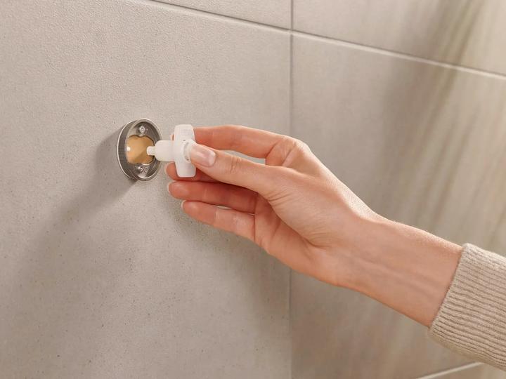 Image du produit tesa MOON GREY Porte-serviettes à deux bras avec solution adhésive sans perçage