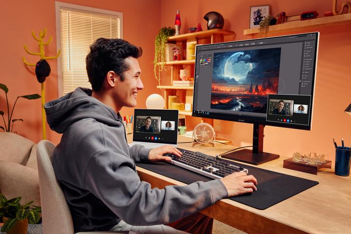 Productafbeelding HP OMEN Transcend 31,5 inch UHD 240Hz OLED Gaming Monitor - OMEN Transcend 32 (3840 x 2160 Pixels, 31.50")