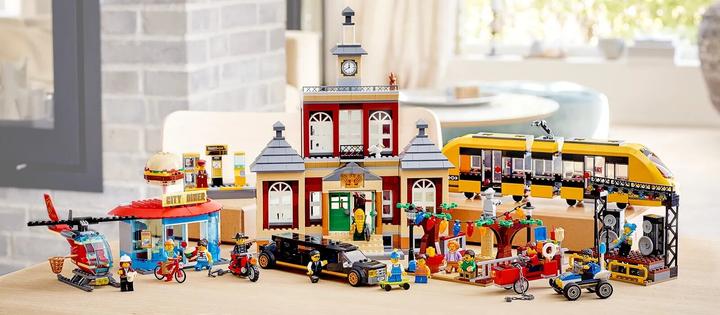 Immagine prodotto LEGO Piazza della città (60271, LEGO City)
