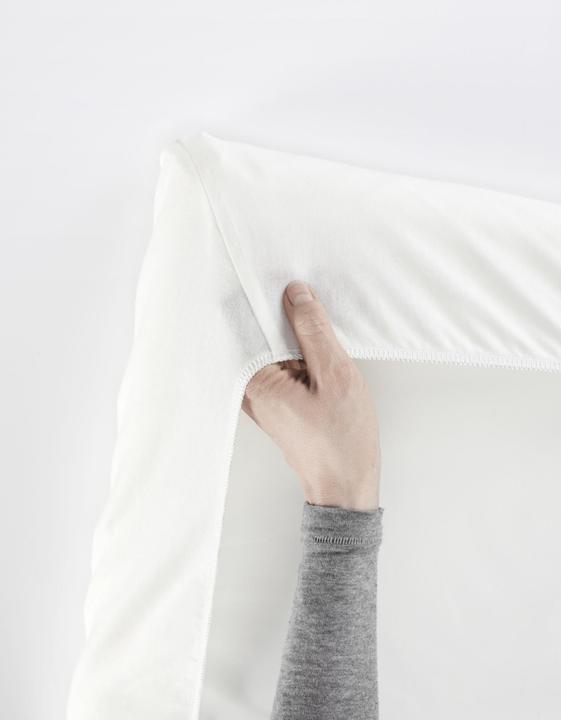 Actual product image BabyBjörn Travel Crib Light with fitted sheet