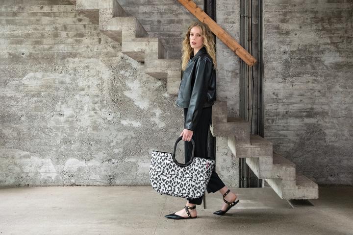 Produktbild reisenthel loopshopper L frame leo nero